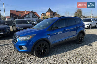 Внедорожник / Кроссовер Ford Escape 2016 в 