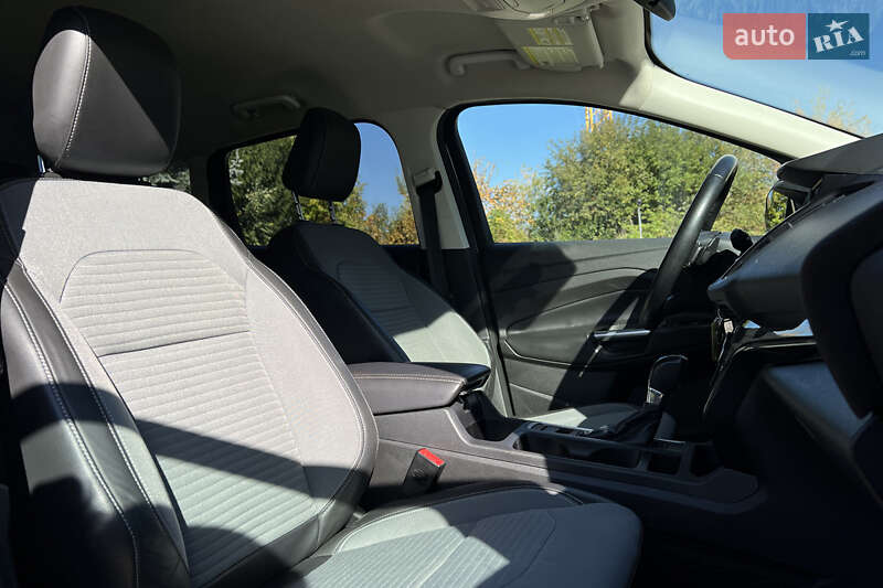 Внедорожник / Кроссовер Ford Escape 2018 в Львове
