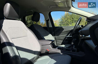 Позашляховик / Кросовер Ford Escape 2018 в 