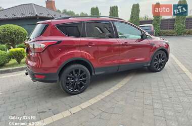 Внедорожник / Кроссовер Ford Escape 2016 в 