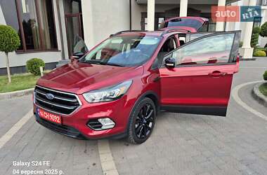 Внедорожник / Кроссовер Ford Escape 2016 в 