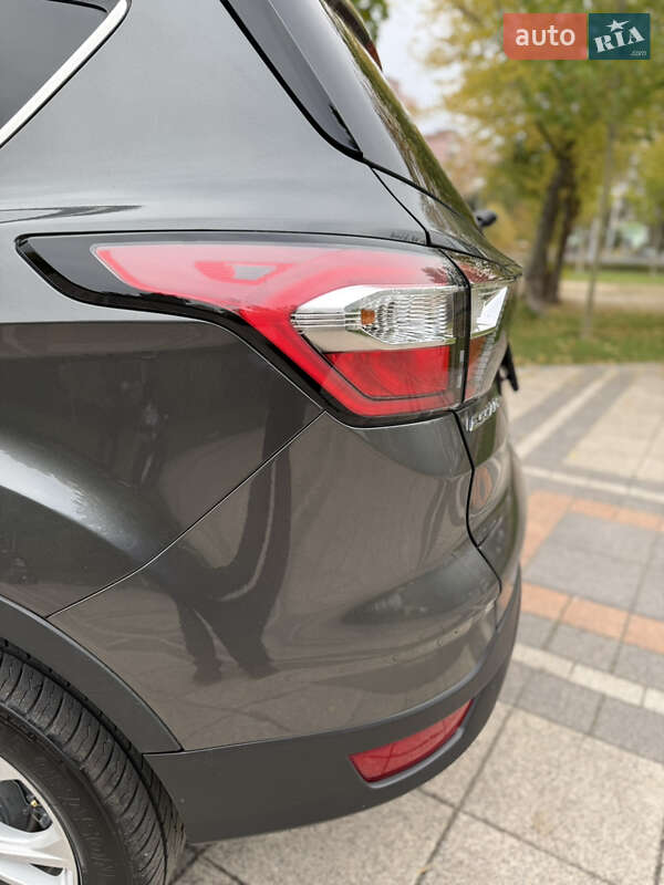 Внедорожник / Кроссовер Ford Escape 2018 в Днепре