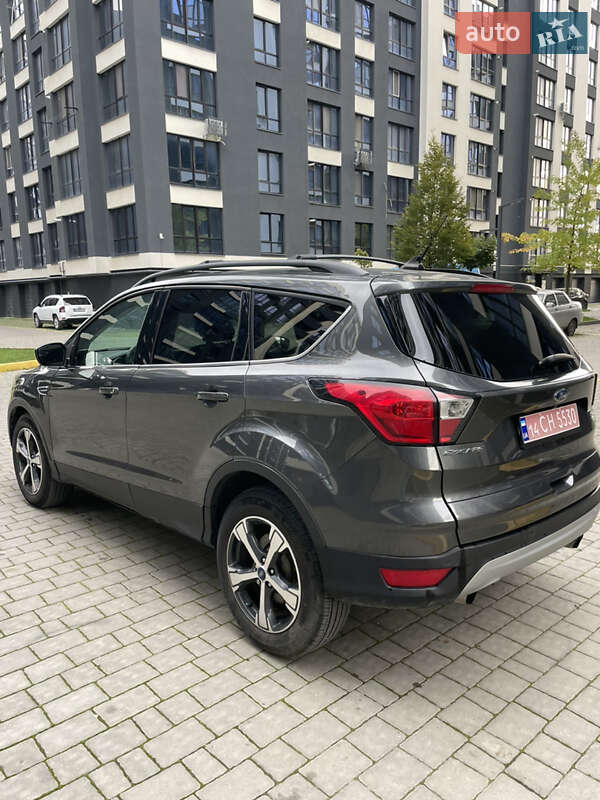 Внедорожник / Кроссовер Ford Escape 2018 в Ивано-Франковске