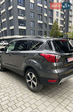 Внедорожник / Кроссовер Ford Escape 2018 в 