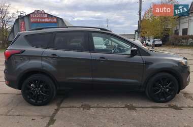 Внедорожник / Кроссовер Ford Escape 2019 в 