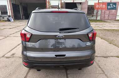 Внедорожник / Кроссовер Ford Escape 2019 в 