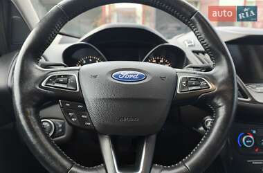 Внедорожник / Кроссовер Ford Escape 2019 в 