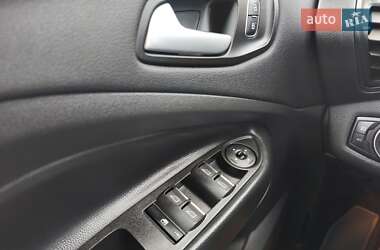 Внедорожник / Кроссовер Ford Escape 2019 в 
