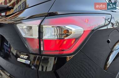 Внедорожник / Кроссовер Ford Escape 2017 в 