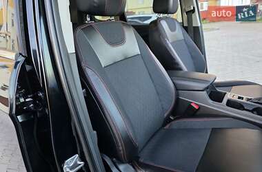 Внедорожник / Кроссовер Ford Escape 2017 в 