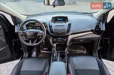 Внедорожник / Кроссовер Ford Escape 2017 в 