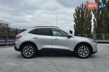 Внедорожник / Кроссовер Ford Escape 2020 в 