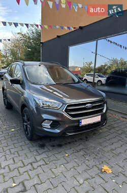 Позашляховик / Кросовер Ford Escape 2016 в  фото 3 Позашляховик / Кросовер Ford Escape 2016 в