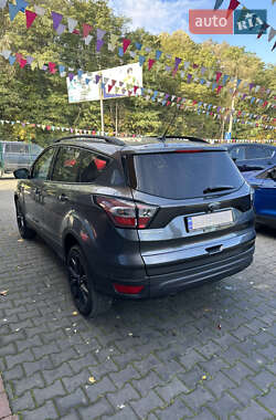 Позашляховик / Кросовер Ford Escape 2016 в  фото 6 Позашляховик / Кросовер Ford Escape 2016 в