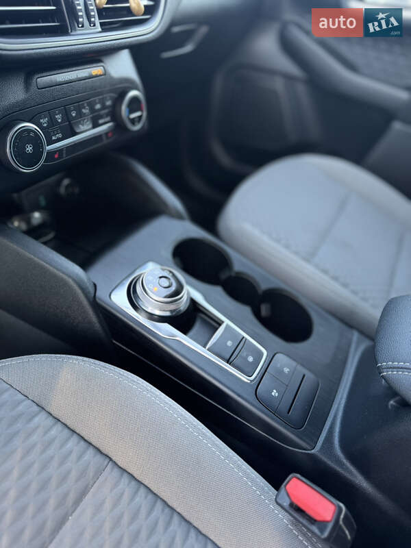 Внедорожник / Кроссовер Ford Escape 2019 в Тлумаче