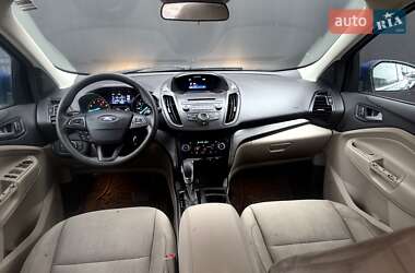 Внедорожник / Кроссовер Ford Escape 2018 в 
