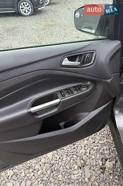 Позашляховик / Кросовер Ford Escape 2017 в  фото 13 Позашляховик / Кросовер Ford Escape 2017 в