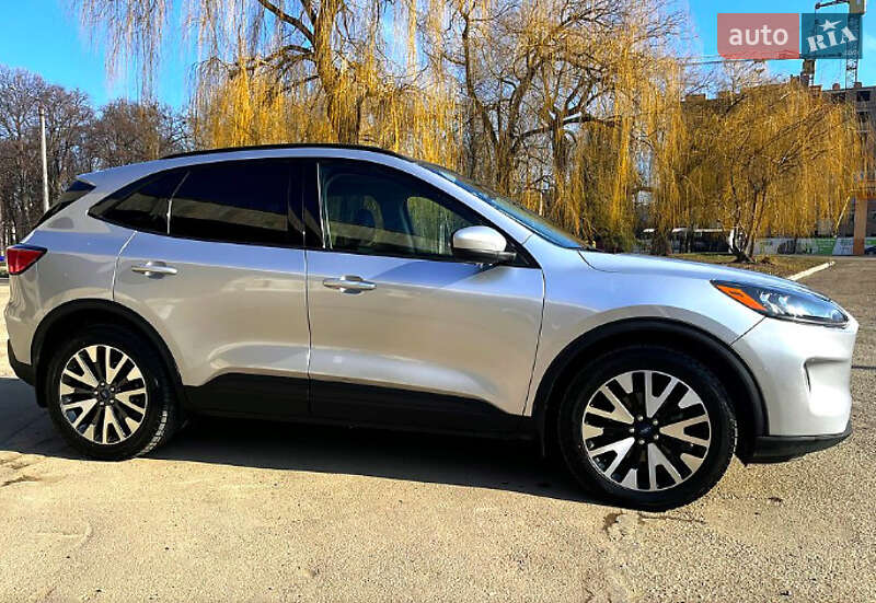 Внедорожник / Кроссовер Ford Escape 2020 в Киеве