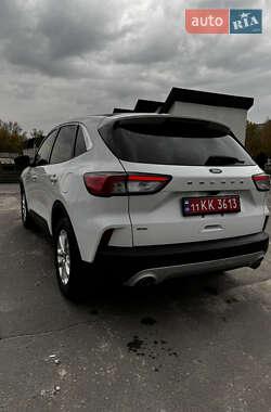 Внедорожник / Кроссовер Ford Escape 2021 в 