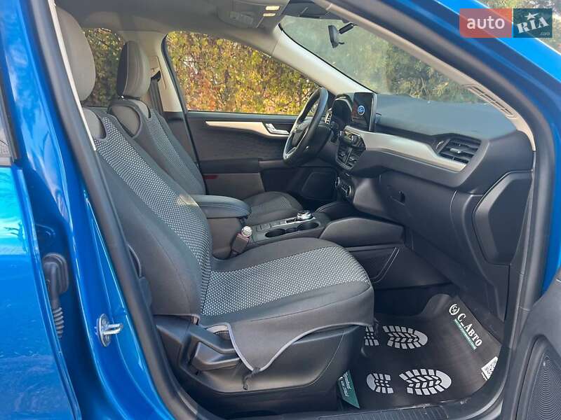 Позашляховик / Кросовер Ford Escape 2020 в Чернівцях