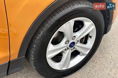 Позашляховик / Кросовер Ford Escape 2015 в 