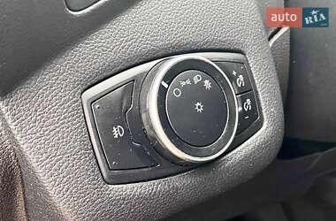 Позашляховик / Кросовер Ford Escape 2015 в 