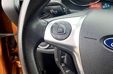 Позашляховик / Кросовер Ford Escape 2015 в 