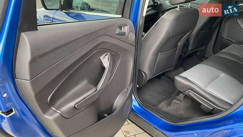 Позашляховик / Кросовер Ford Escape 2017 в Ужгороді