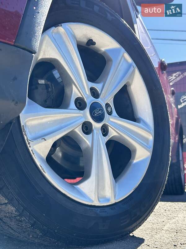 Внедорожник / Кроссовер Ford Escape 2015 в Сумах