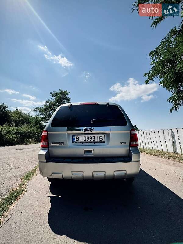 Внедорожник / Кроссовер Ford Escape 2010 в Лубнах