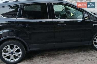Позашляховик / Кросовер Ford Escape 2015 в 