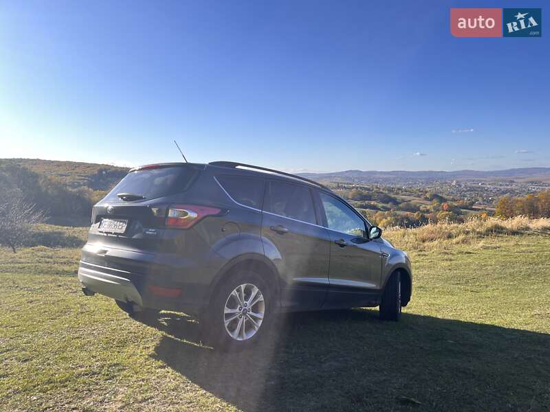 Внедорожник / Кроссовер Ford Escape 2017 в Черновцах
