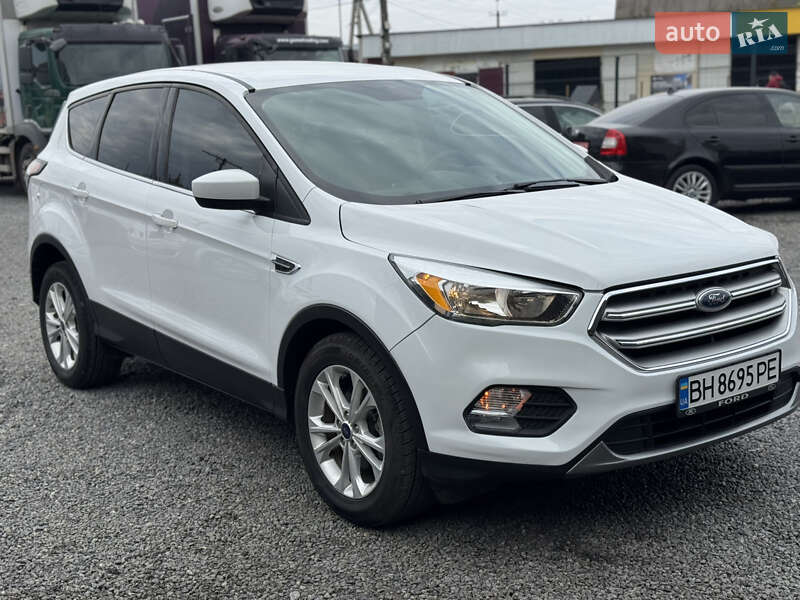 Внедорожник / Кроссовер Ford Escape 2017 в Староконстантинове