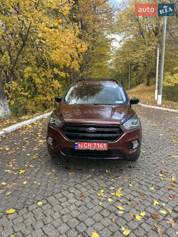 Позашляховик / Кросовер Ford Escape 2018 в Чернівцях