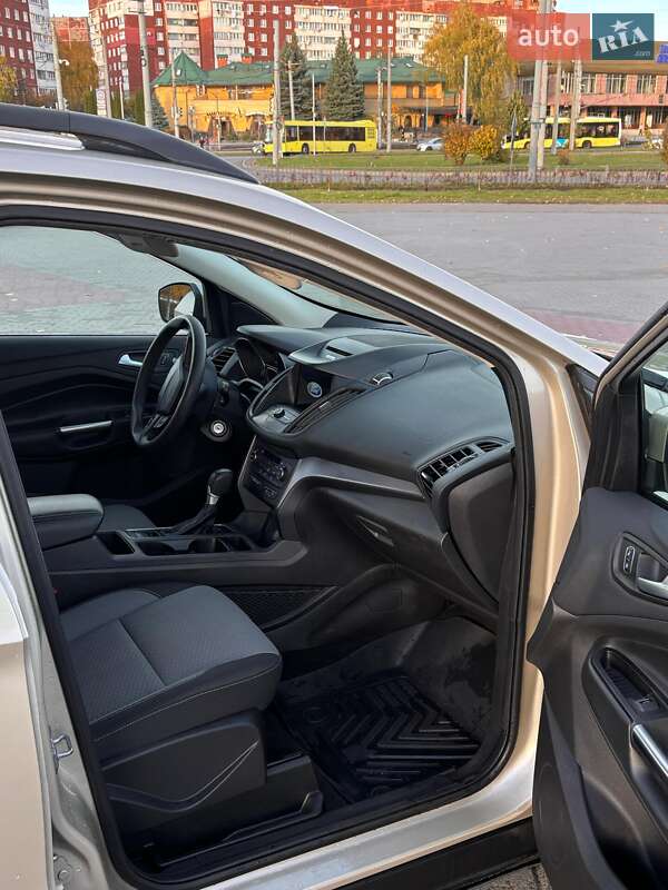 Внедорожник / Кроссовер Ford Escape 2017 в Львове