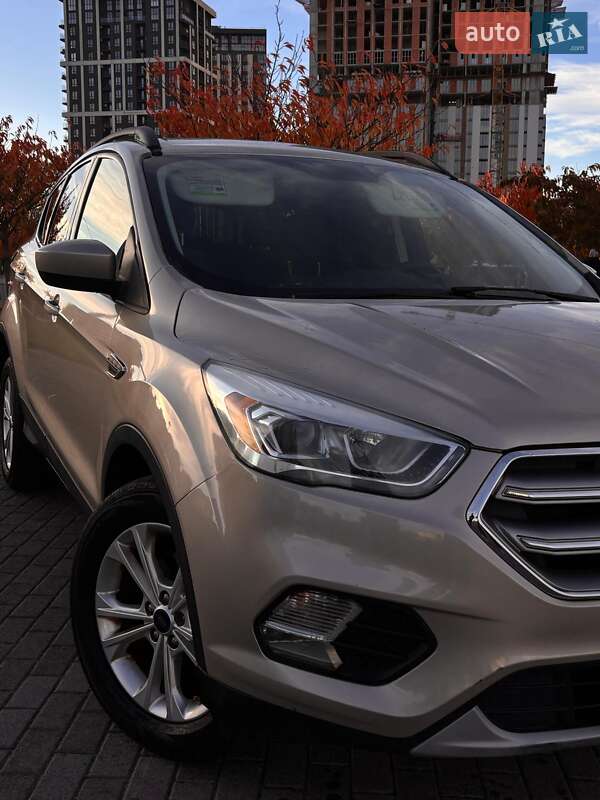Внедорожник / Кроссовер Ford Escape 2017 в Львове