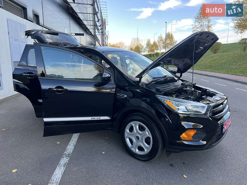 Внедорожник / Кроссовер Ford Escape 2017 в Киеве