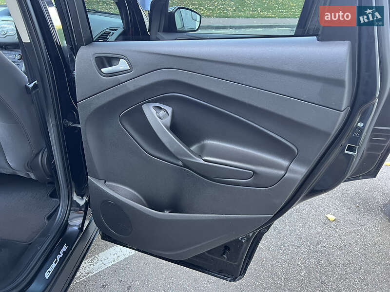 Внедорожник / Кроссовер Ford Escape 2017 в Киеве