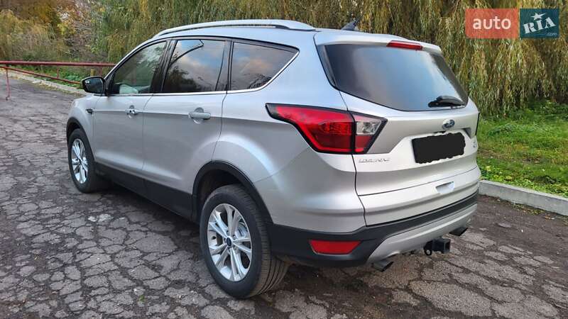 Внедорожник / Кроссовер Ford Escape 2019 в Дубно