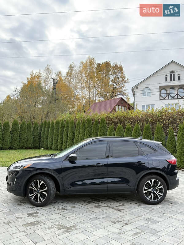 Позашляховик / Кросовер Ford Escape 2021 в Сваляві