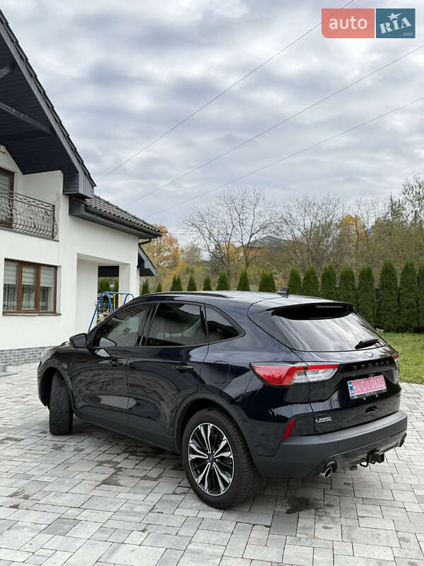 Позашляховик / Кросовер Ford Escape 2021 в Сваляві