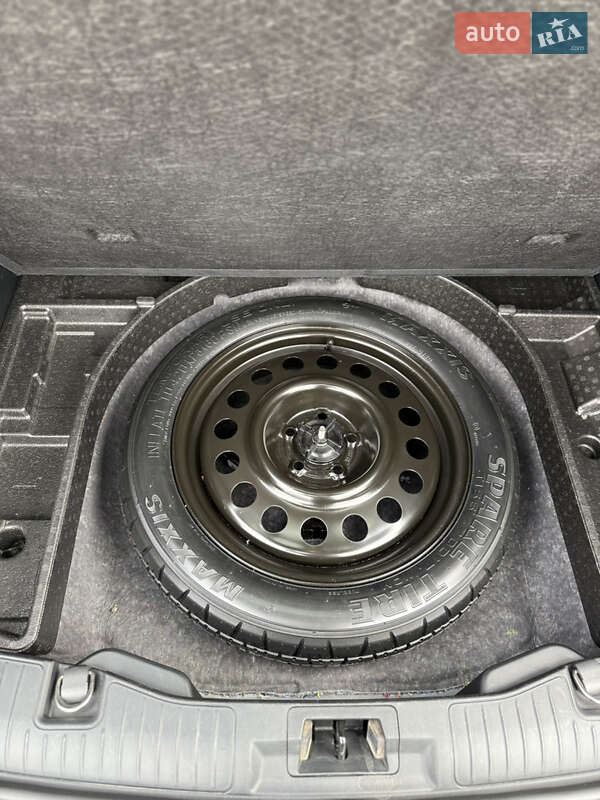 Позашляховик / Кросовер Ford Escape 2021 в Сваляві