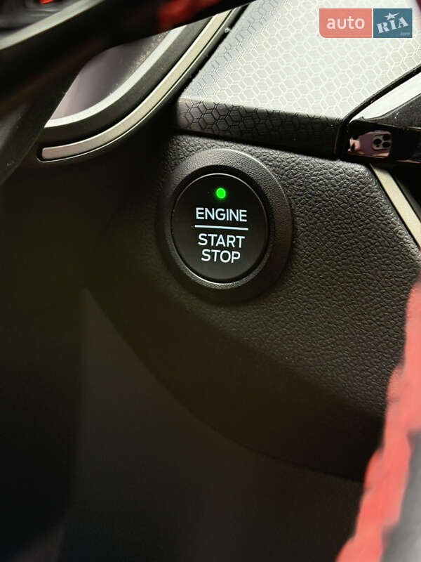 Позашляховик / Кросовер Ford Escape 2021 в Сваляві