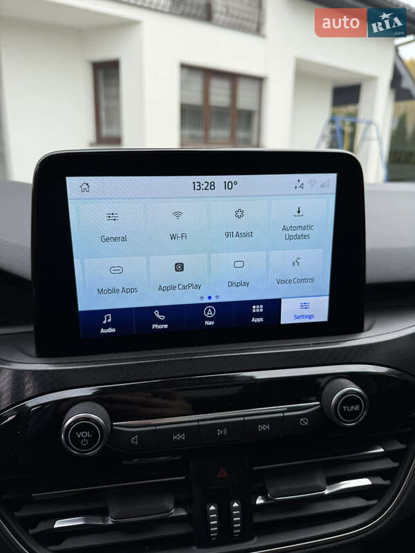 Позашляховик / Кросовер Ford Escape 2021 в Сваляві