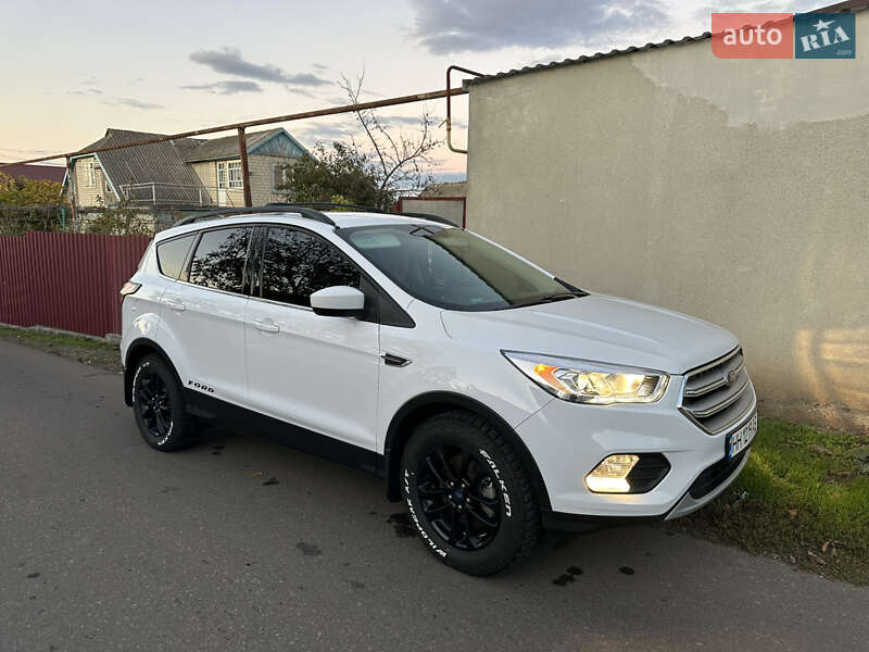 Внедорожник / Кроссовер Ford Escape 2018 в Черноморске