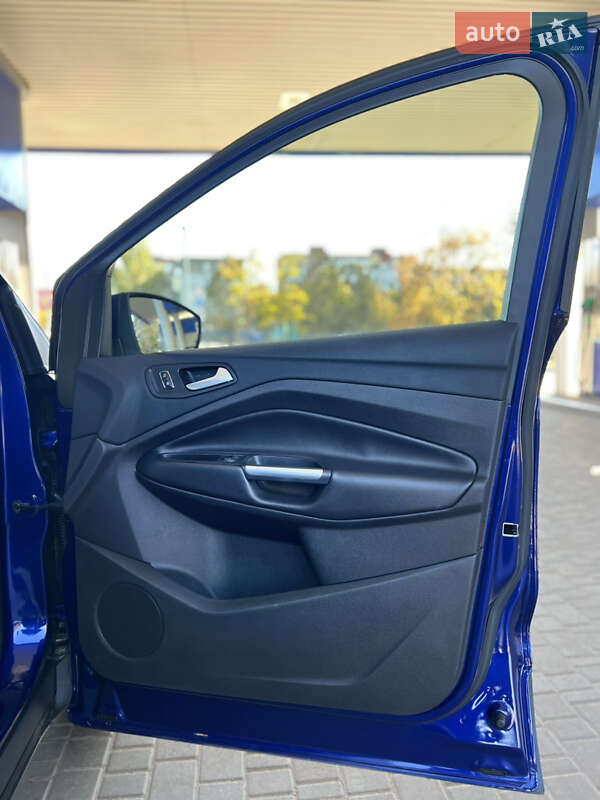 Позашляховик / Кросовер Ford Escape 2015 в Миколаєві