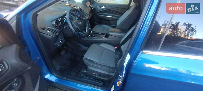 Внедорожник / Кроссовер Ford Escape 2016 в Полтаве