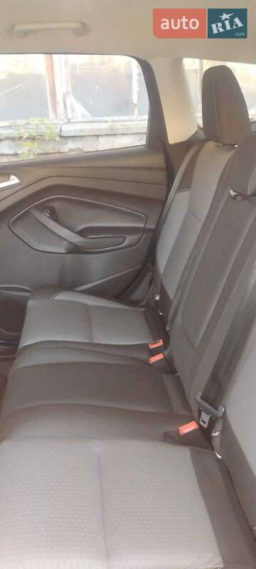 Внедорожник / Кроссовер Ford Escape 2016 в Полтаве