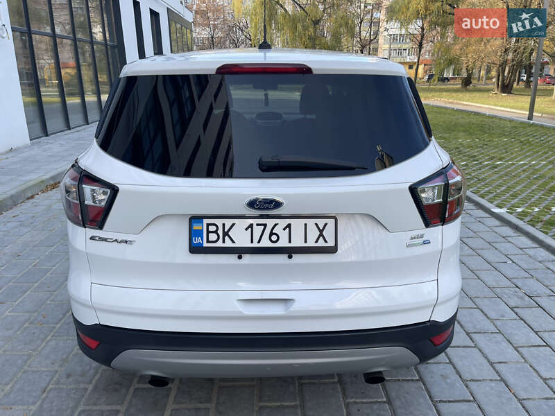 Внедорожник / Кроссовер Ford Escape 2017 в Ровно
