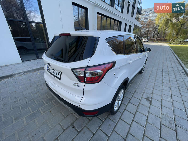 Внедорожник / Кроссовер Ford Escape 2017 в Ровно